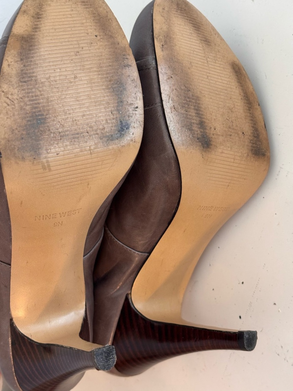 Nine West ‘Vanished’ Leather Lace Up Stiletto Oxford Style Booties Taupe, Sz 9N - Picture 8 of 8